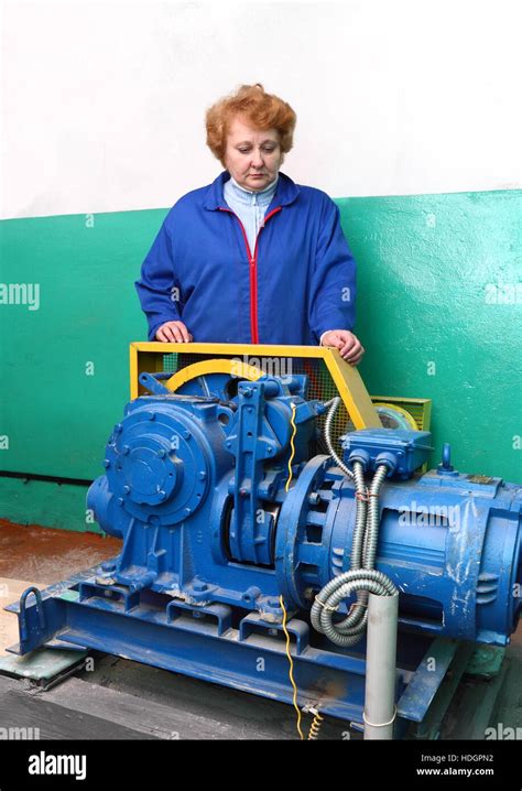 Afbeeldingsresultaten voor Elevator Operator