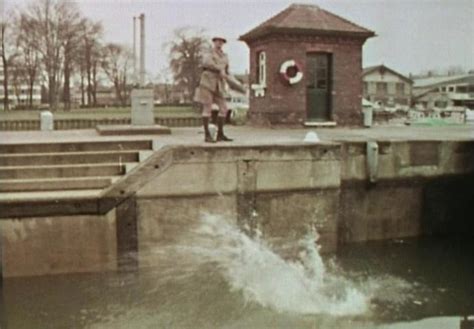 Afbeeldingsresultaten voor Monty Python Fish Slap GIF