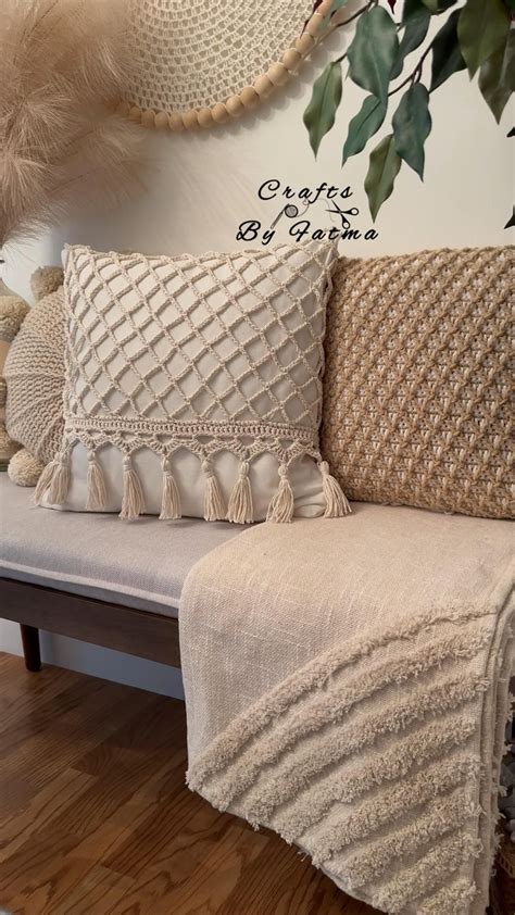 How to Crochet Throw Pillow Covers Tutorial に対する画像結果