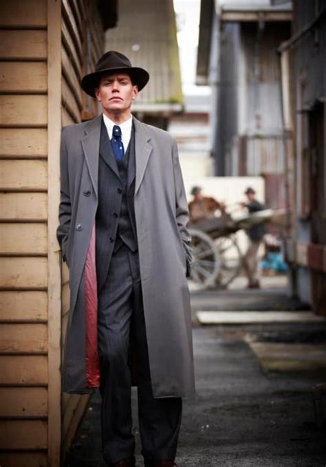 Afbeeldingsresultaten voor Detective Outfit Man