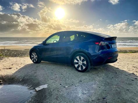 Tesla Taxi に対する画像結果