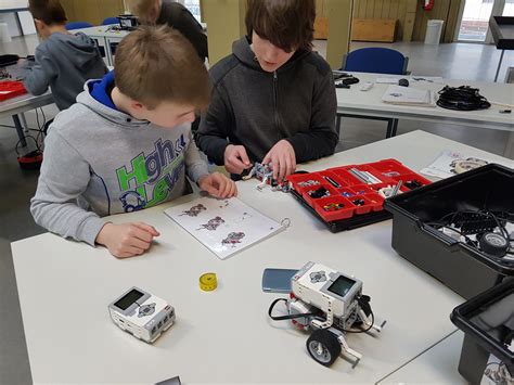 Image result for LEGO Roboter Schule