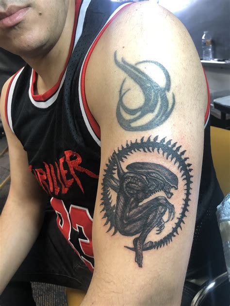 Afbeeldingsresultaten voor Alien Xenomorph Arm Tattoo