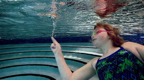 Toradh íomhá ar Water Tornado Underwater