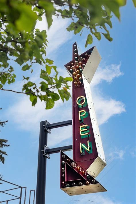 Afbeeldingsresultaten voor Open Sign Neon Retro