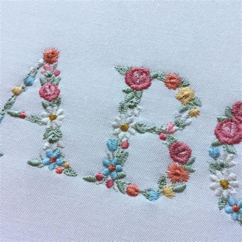 Toradh íomhá ar Machine Embroidery Alphabet Designs