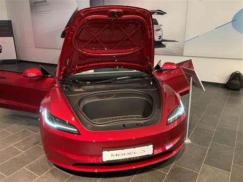 Tesla Model 3 Back Trunk に対する画像結果