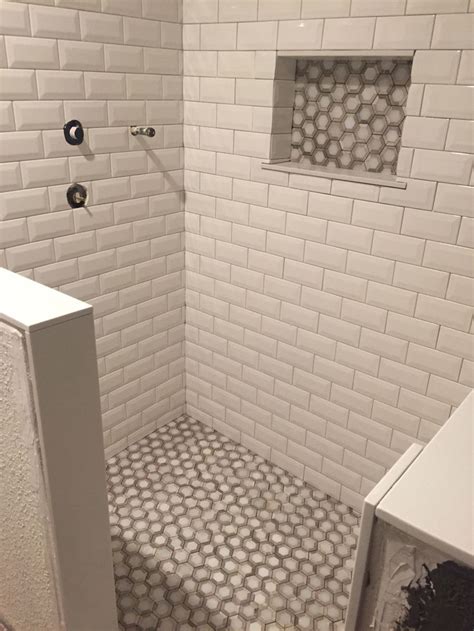 Afbeeldingsresultaten voor Beveled Subway Tile Shower Designs