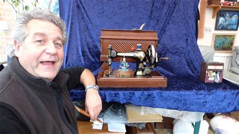 Afbeeldingsresultaten voor Smallest Sewing Machine