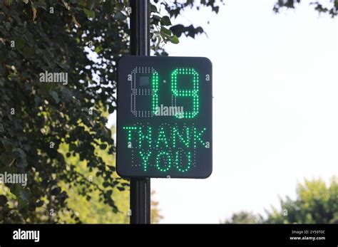 Toradh íomhá ar Signs Telling Drivers to Check In