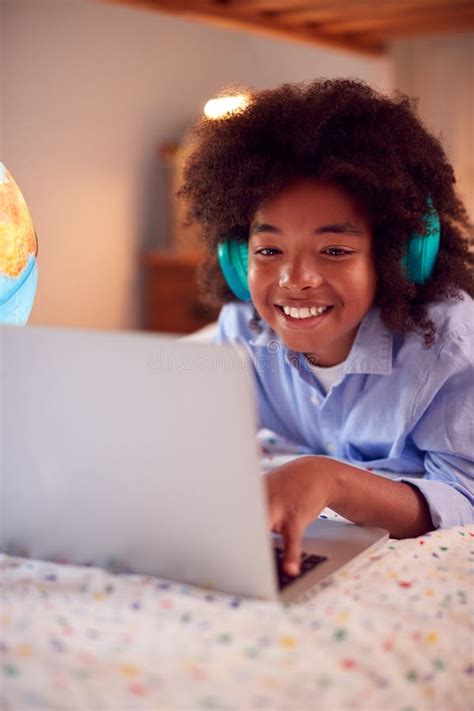 Afbeeldingsresultaten voor Raining Night Boy Using Computer