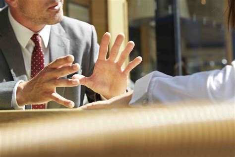 Nonverbal Communication in Workplace に対する画像結果