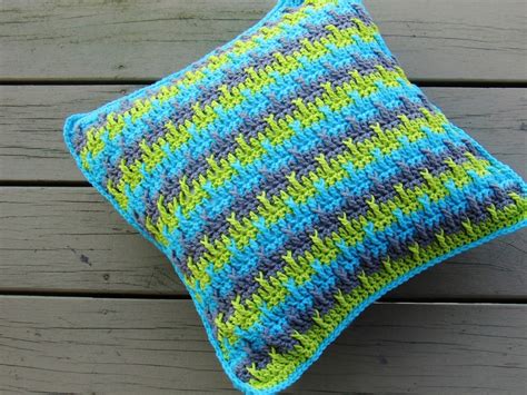 How to Crochet Throw Pillow Covers Tutorial に対する画像結果