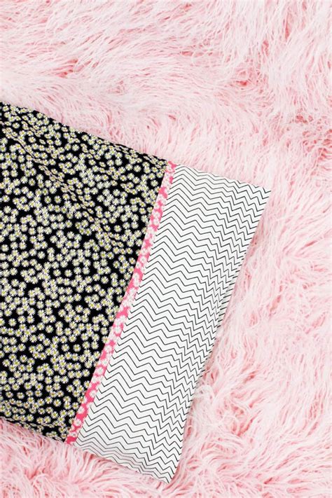 Afbeeldingsresultaten voor Free Pillowcase Sewing Pattern