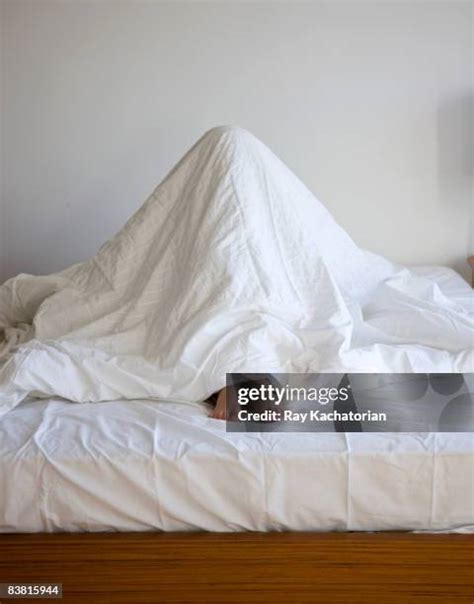 Toradh íomhá ar Obake with Sheet Over Face