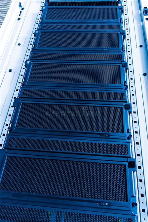 Toradh íomhá ar The Inside of a Server Rack