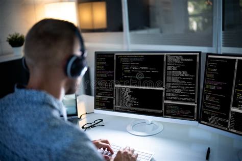 Toradh íomhá ar Writing Code On Computers