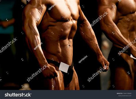 Toradh íomhá ar Fully Relaxed Bodybuilders