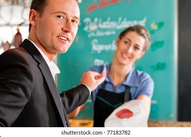 Toradh íomhá ar In-Store Sampling Event Cartoon