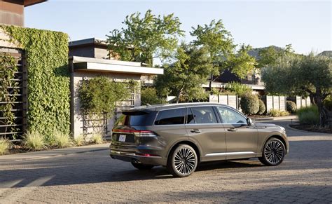 2022 Lincoln Aviator Review に対する画像結果