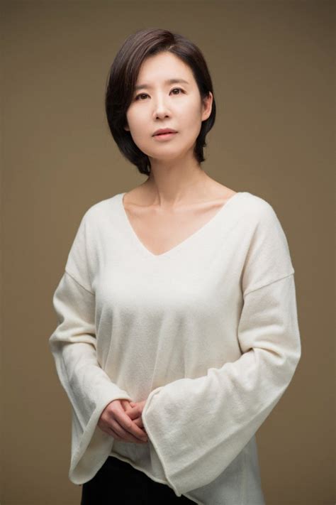 Lee Ji Hyun Model に対する画像結果