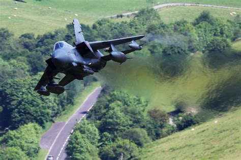 Toradh íomhá ar Tornado Mach Loop
