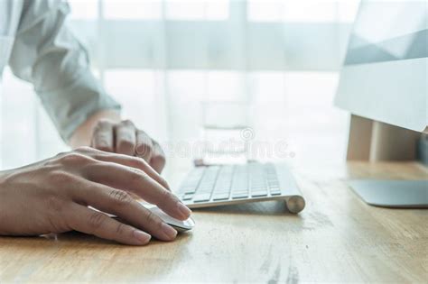 Man Using Desktop に対する画像結果