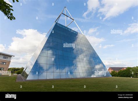 Triangular Based Pyramid Building に対する画像結果