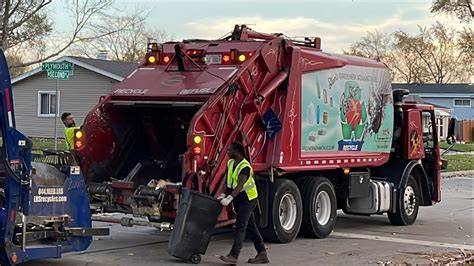 Afbeeldingsresultaten voor Loadmaster Garbage Trucks