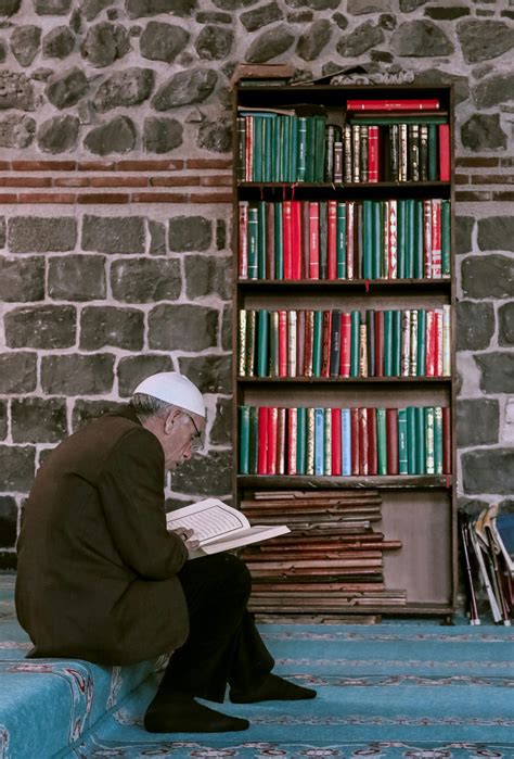 Bildergebnis für Islamic Library People