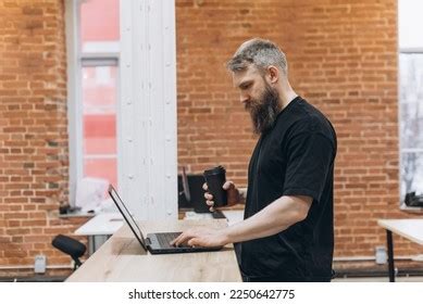 Toradh íomhá ar Software Developer with Long Hair