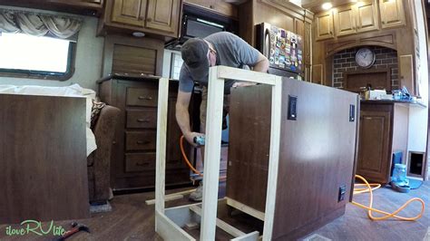 Toradh íomhá ar Rebuilding RV Camper