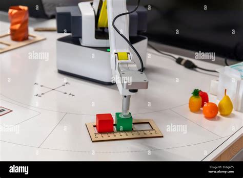 Toradh íomhá ar Computer Controlled Robot Arm