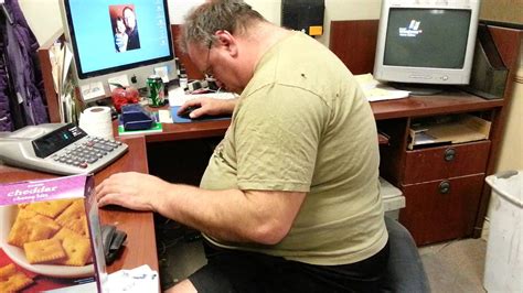 Fat Guy Fixing Computer に対する画像結果