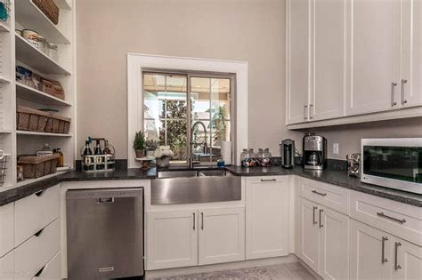 Small Pass through Window Kitchen എന്നതിനുള്ള ഇമേജ് ഫലം