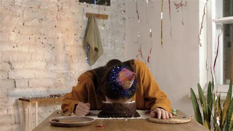 Exploding Cake in Face に対する画像結果