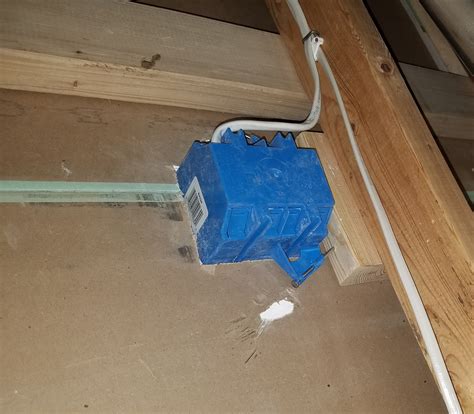 Outlet Box in Drywall に対する画像結果