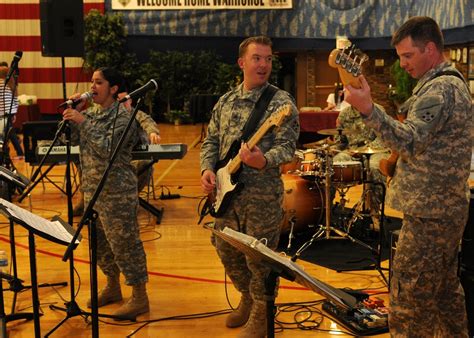Toradh íomhá ar Fort Carson Commanding General