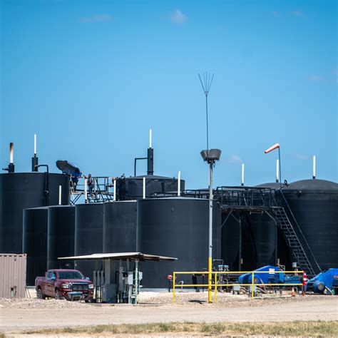 Fracking Oil Wells に対する画像結果