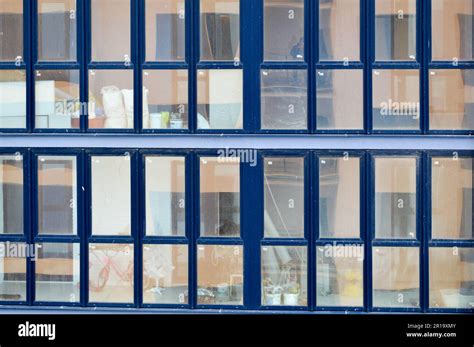 Toradh íomhá ar Blue Glass Window Texture