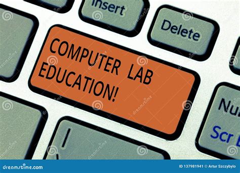 Computer Lab Pushing に対する画像結果