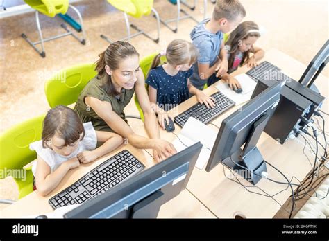 Toradh íomhá ar Computer Class Stock Images