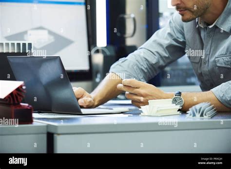 Afbeeldingsresultaten voor Engineer Using Laptop