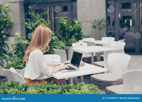 Woman Working On Computer Back View に対する画像結果