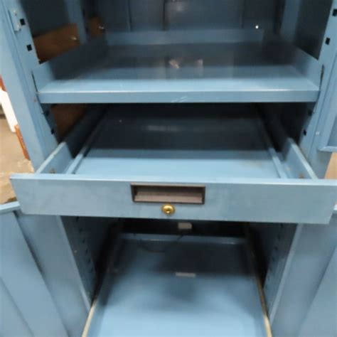 Locking Computer Cabinet に対する画像結果