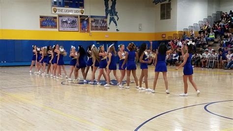 Cheerleading Straddle Sit に対する画像結果