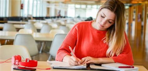 Collage Essay Introduction Examples に対する画像結果