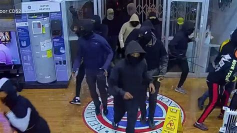 Videos of 'flash mob' thefts are everywhere, but are the incidents up ...