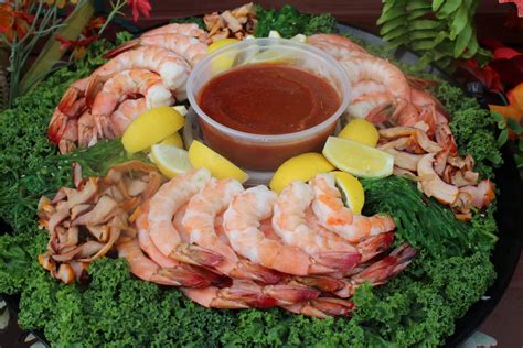 Shrimp Cocktail Platter Presentation に対する画像結果