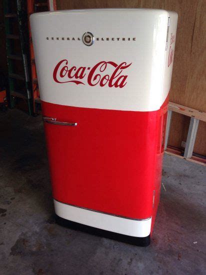 Toradh íomhá ar Mini Fridge That Looks Like a Soda Machine